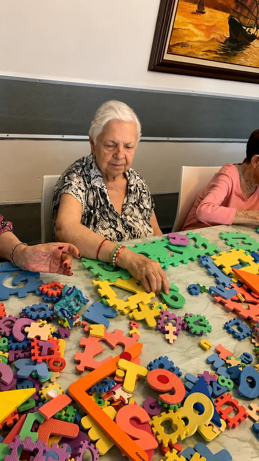 Estimulación cognitiva con letras para adulto mayor con Alzheimer o demencia en Chihuahua